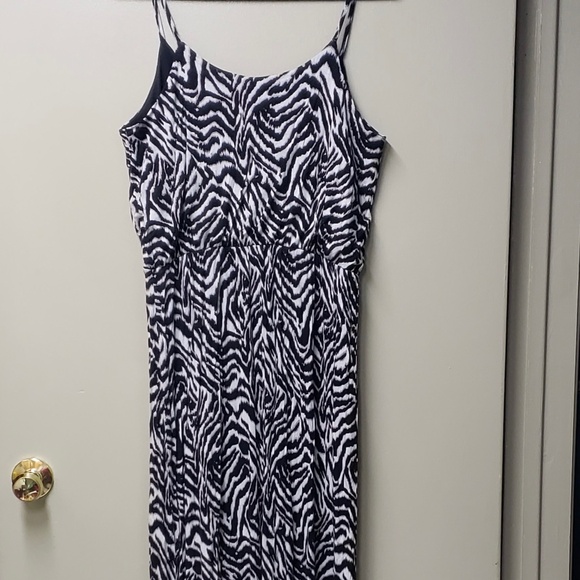 N.W.D. Summer Black and White  Design  Maxi Length  Dress- Size L - Picture 2 of 5